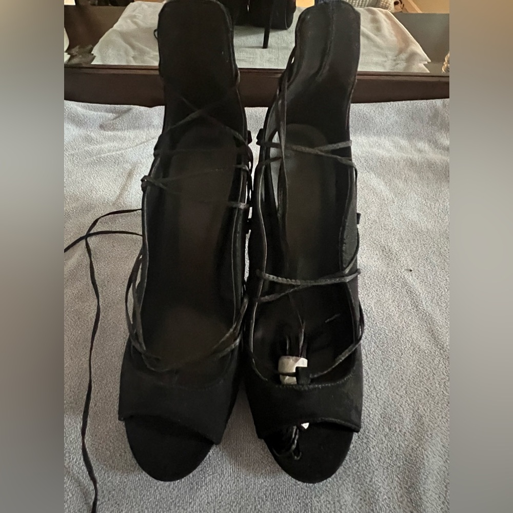 High black heels with laces